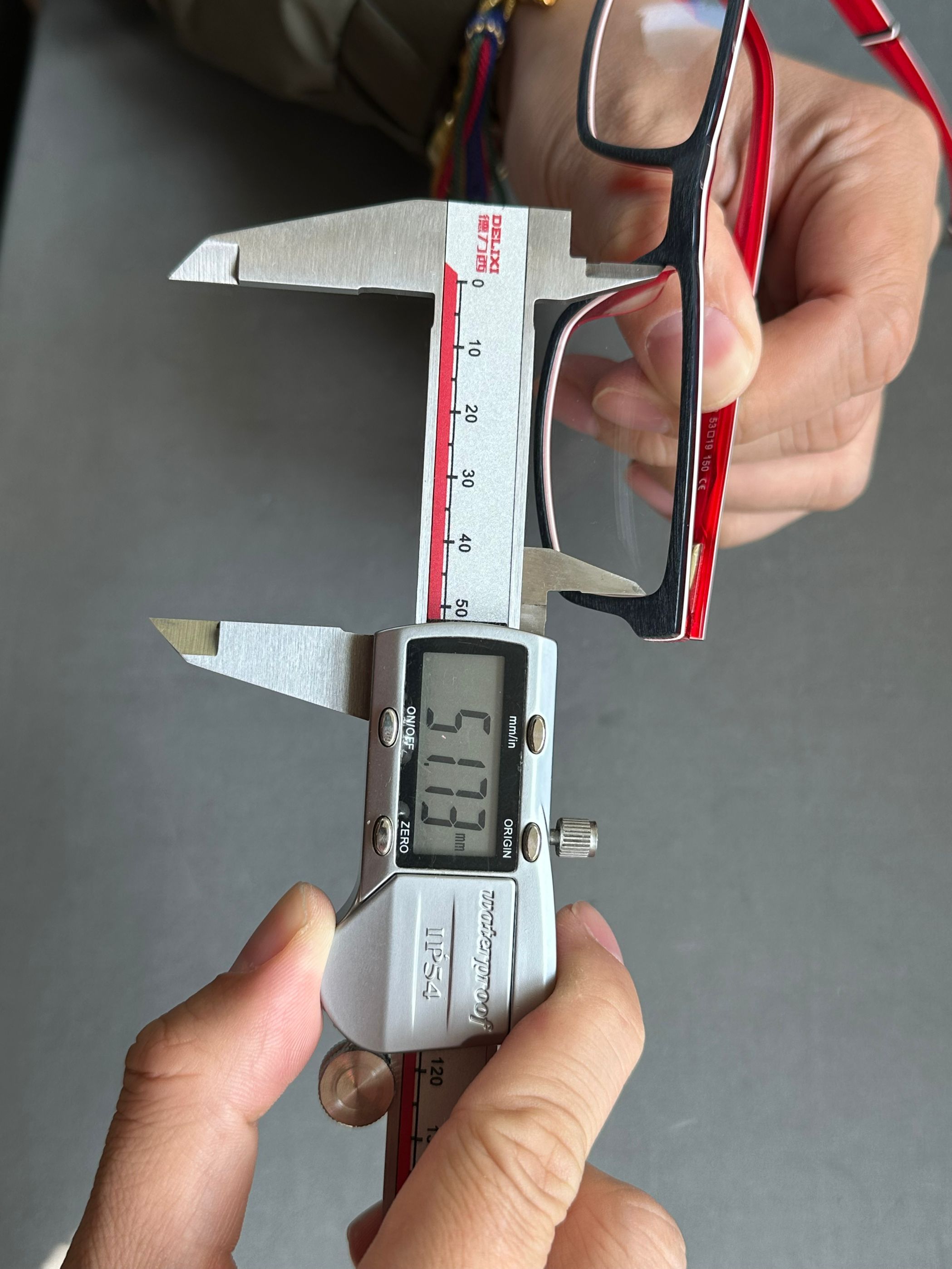 eyewear Lens width measure